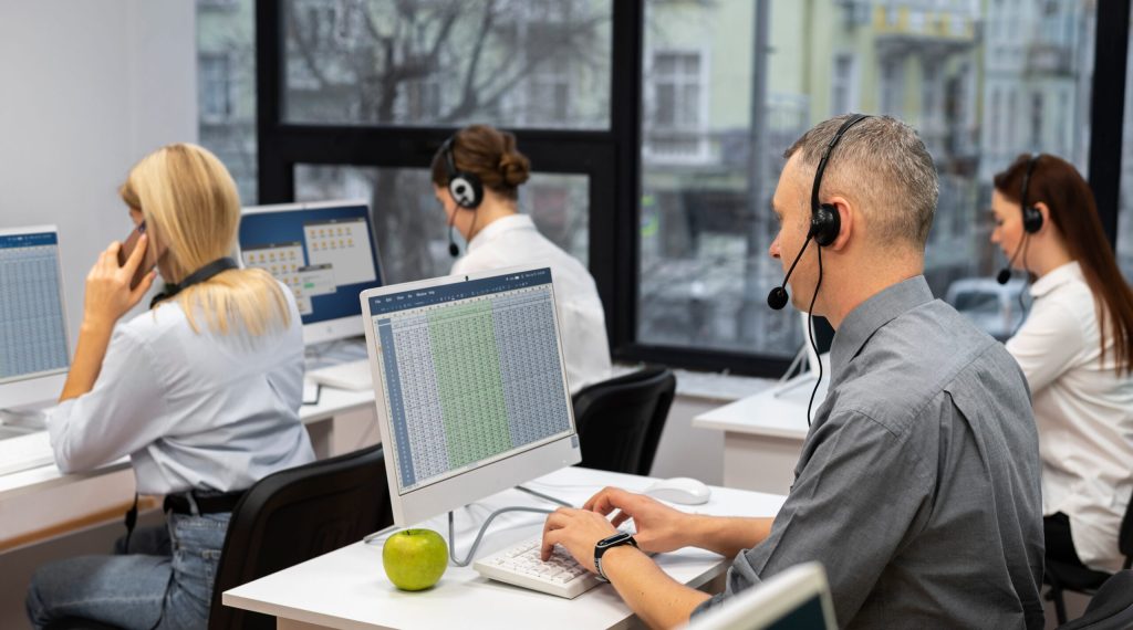 virtual-Assistant-working-together